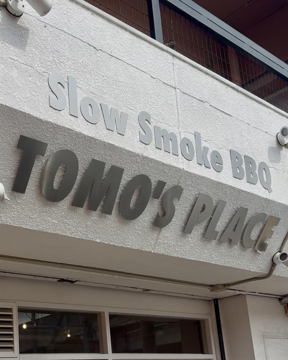 TOMO'S PLACEの看板