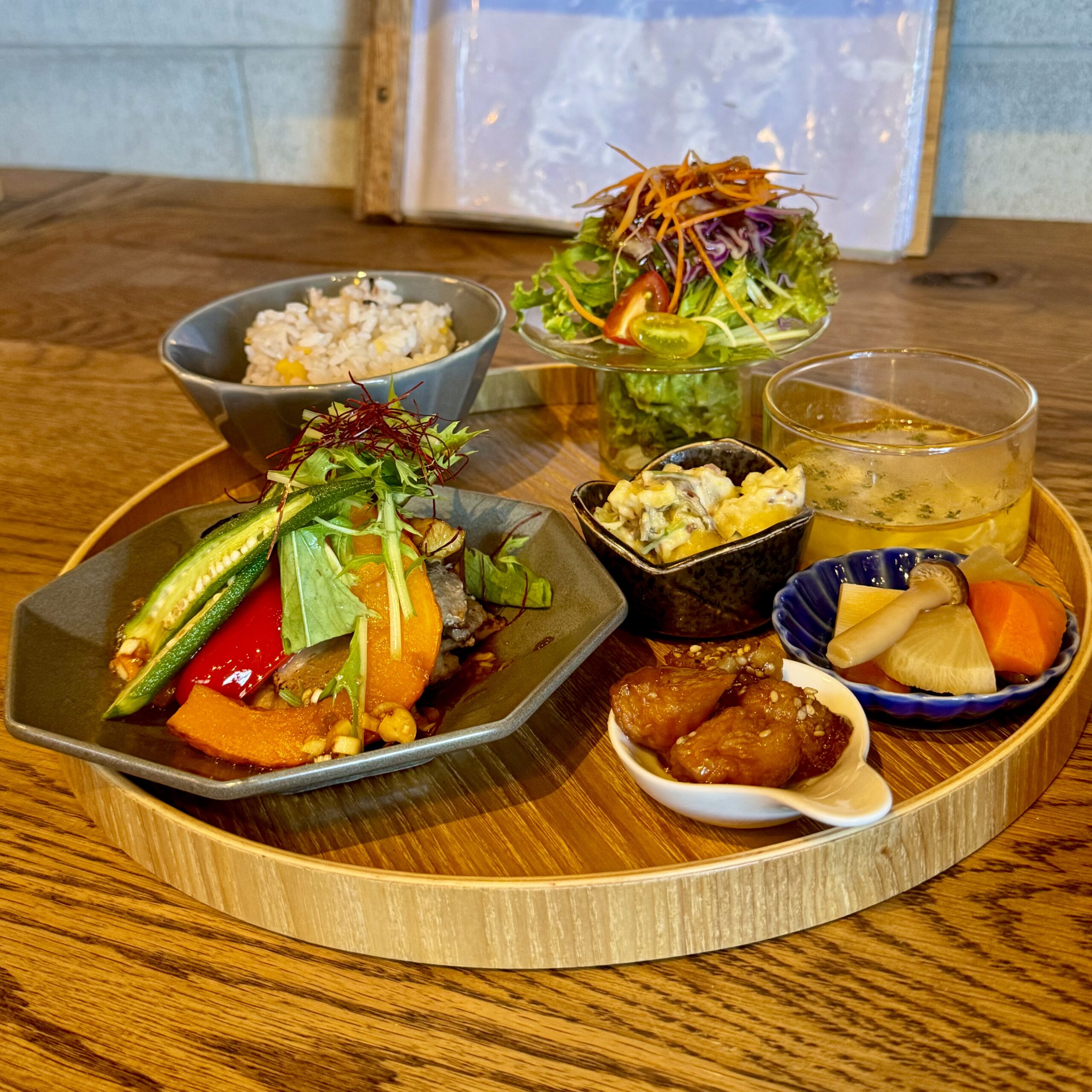国産豚バラ肉と秋野菜 香味ソースがけ