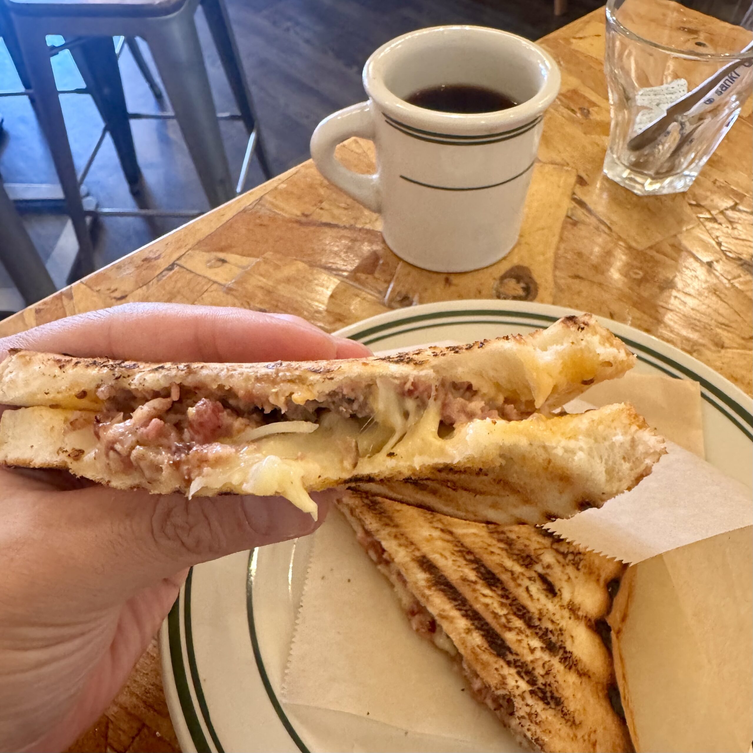 ホットサンドと自家焙煎コーヒー