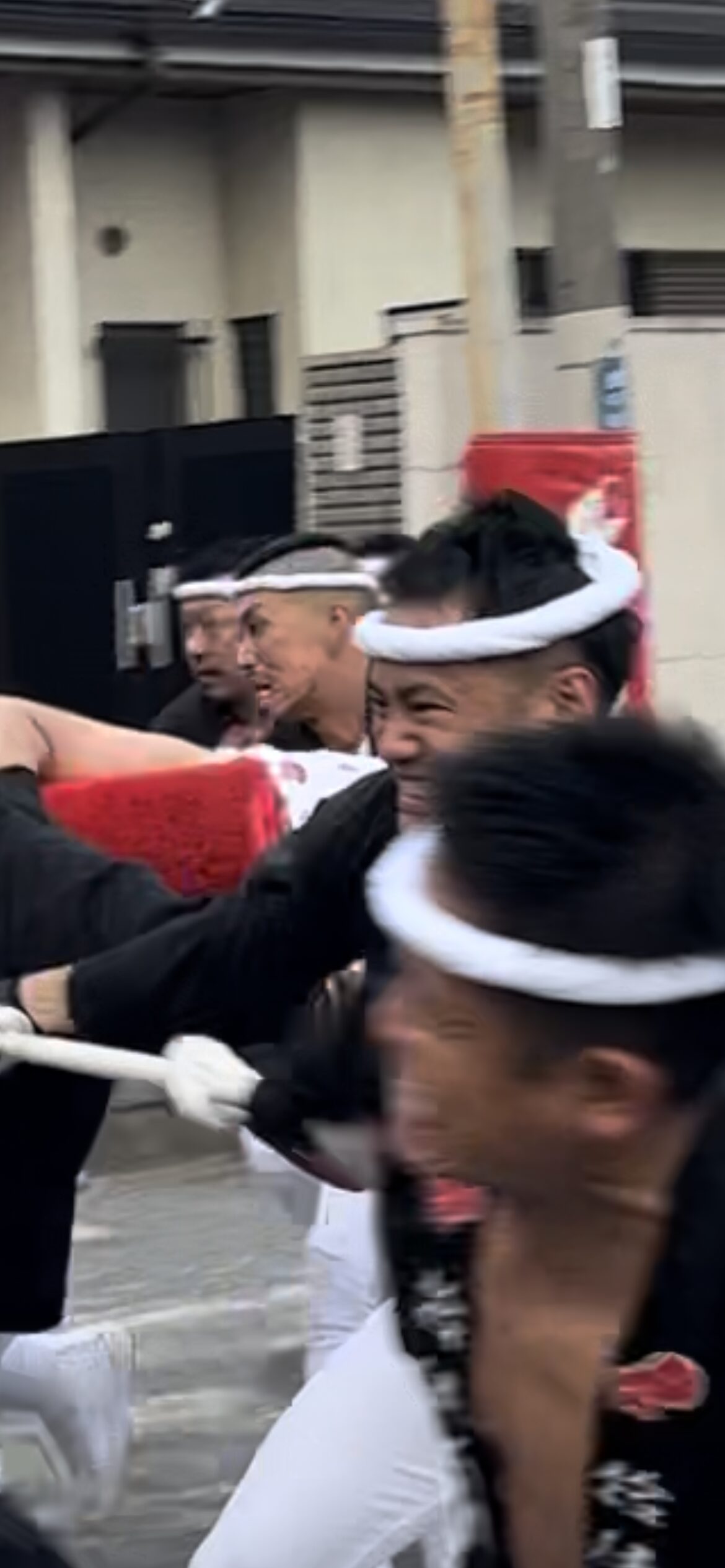 綱を引く若頭